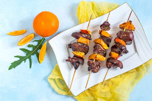 Şiş kebap tavuk karaciğer mandalina ile gelen 