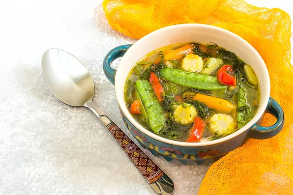 Летний овощной суп — стоковое фото