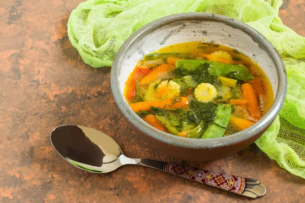 Летний овощной суп — стоковое фото