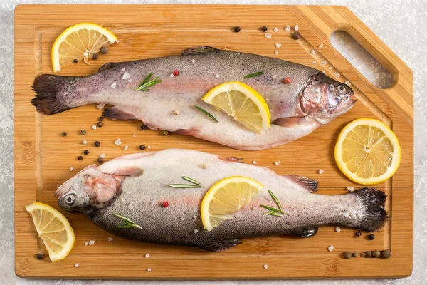 Two fresh trout and ingredients for cooking — Stock Photo, Image
