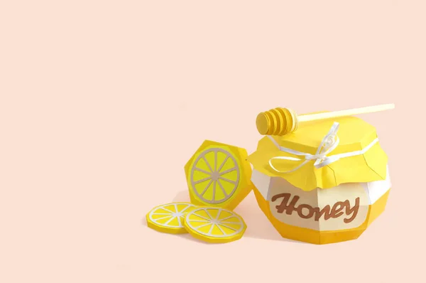 꿀 과 디퍼 , 레몬 과얇게 썬 종 이 남비 — 스톡 사진