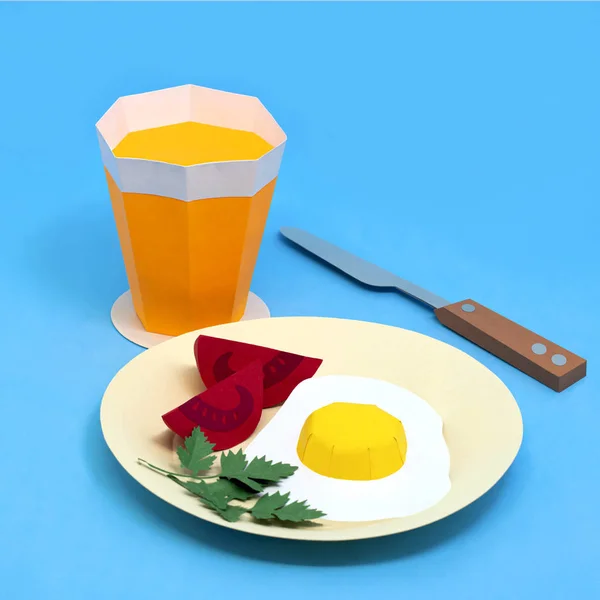 Papírová smažená vejce, rajčata na plátky a pomerančový džus — Stock fotografie