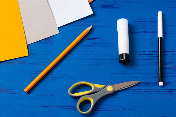 Enfant Fait Une Carte Pour Fête Des Pères Artisanat Pour — Photo