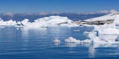 Antarktika kıyısında