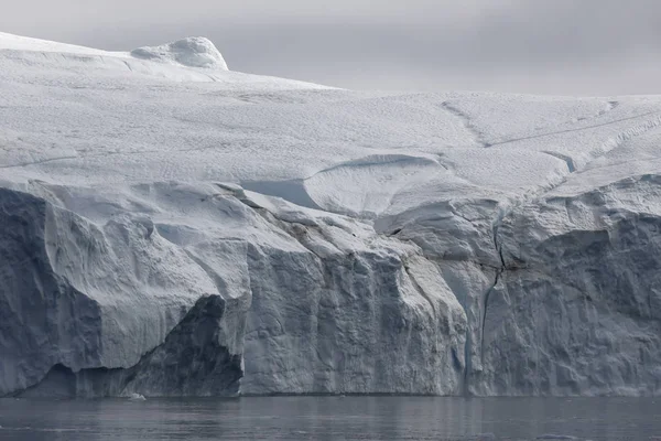 다양 한 형태와 크기의 빙산. — 스톡 사진