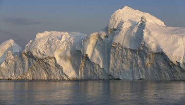  Buzdağları çeşitli formları ve boyutları.