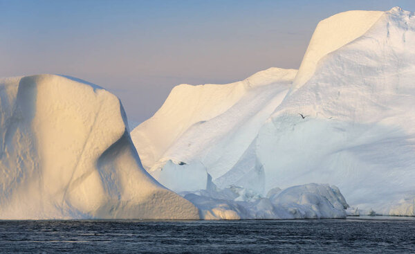  Icebergs of various forms and sizes.