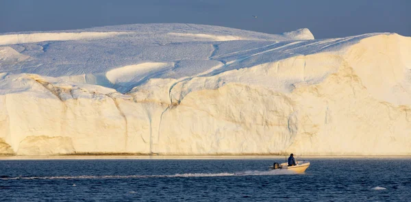 Eisberge in verschiedenen Formen und Größen. — Stockfoto