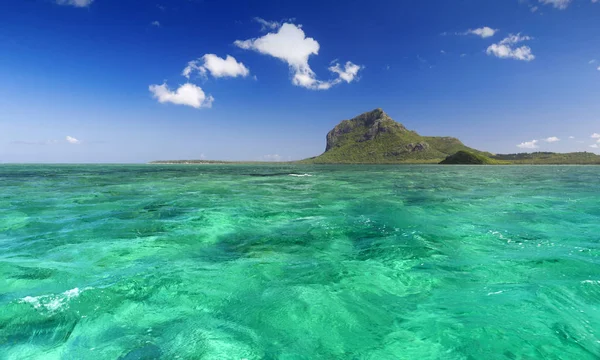 tropik adada dinlenmek