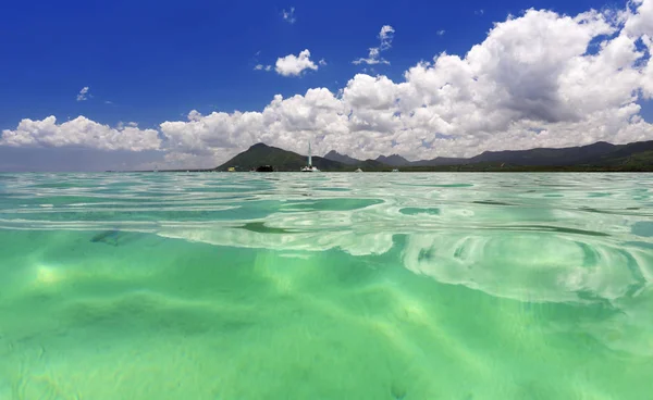 Rusten op het tropische eiland — Stockfoto