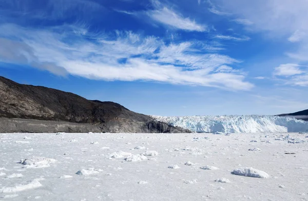 Icebergs em água fria — Fotografia de Stock