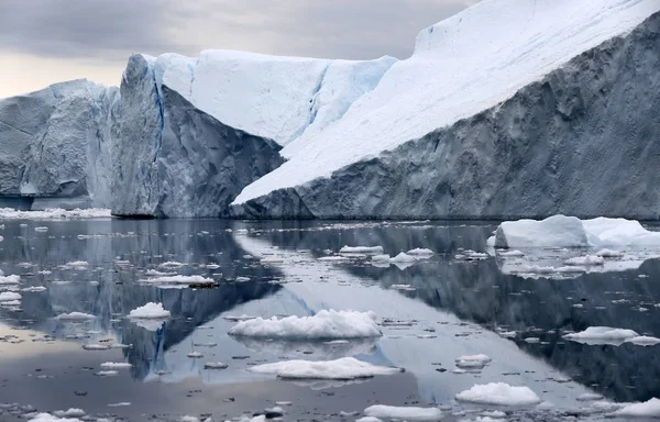 Regiones Polares Tierra Icebergs Varias Formas Tamaños Cambios Climáticos Crecimiento —  Fotos de Stock