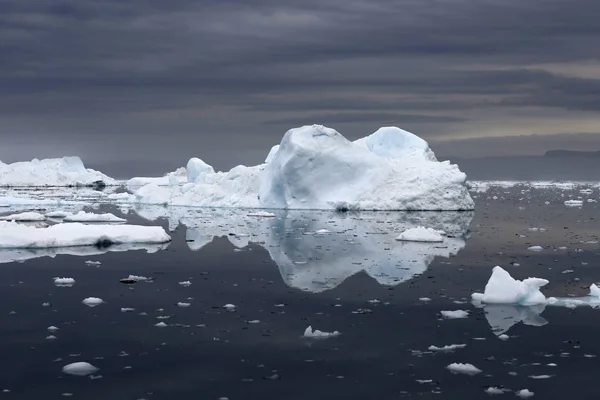 Les Régions Polaires Terre Icebergs Différentes Formes Tailles Changements Climatiques — Photo