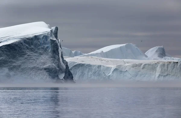 지구의 영역입니다 형태와 크기의 빙산입니다 그리고 지구상의 치명적인 지역의 — 스톡 사진