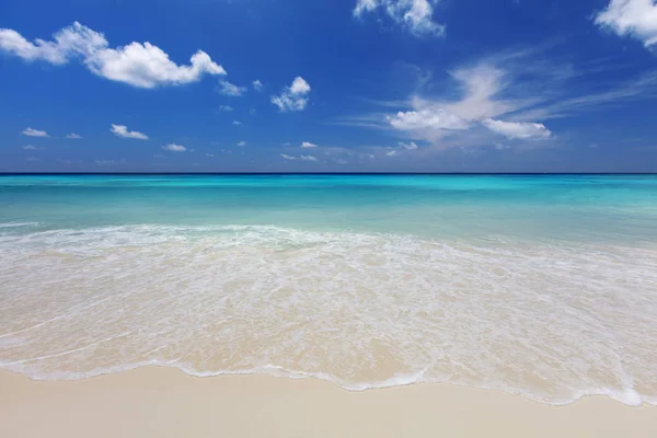 Tropik Ada Turkuaz Lagün Kuvvetler Dinlenme Sporları Güneş Banyo Için — Stok fotoğraf