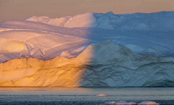 Natuur Landschap Van Groenland Reizen Wetenschappelijke Vaartuig Onder Ices Bestuderen — Stockfoto