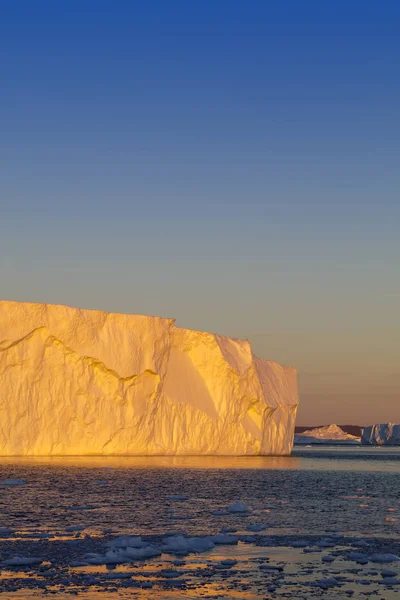 Природа Ландшафты Гренландии Путешествие Научном Судне Среди Льдов Изучение Явления — стоковое фото