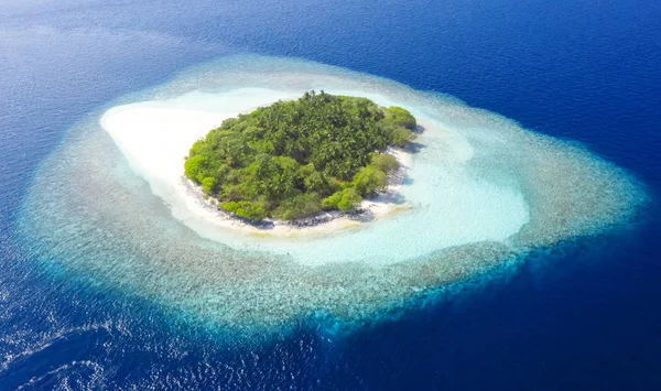 Tropikalne Wyspy Atole Strzelanie Drona Czyste Turkusowe Wody Oceanu Biały — Zdjęcie stockowe