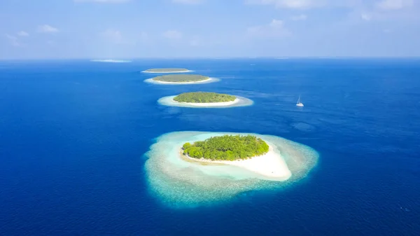 Tropical Islands Atolls Shooting Drone Pure Turquoise Waters Ocean White — Stock Photo, Image