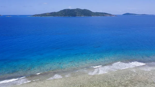 Τροπικά Νησιά Και Παραλίες Σεϊσέλ Πυροβολισμός Από Τηλεκατευθυνόμενο Καθαρά Γαλαζοπράσινα — Φωτογραφία Αρχείου