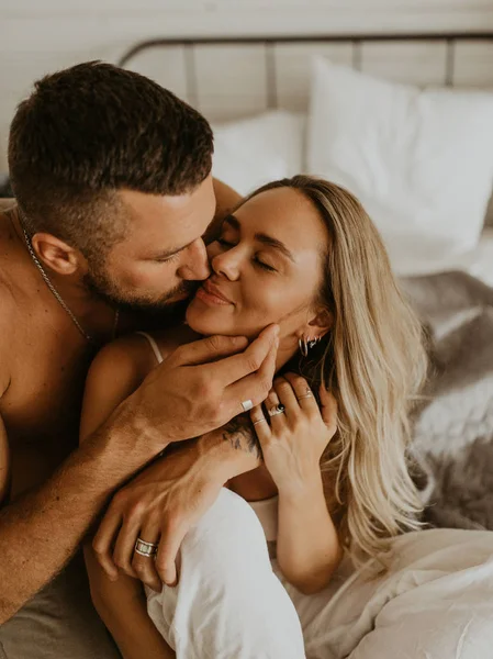 Beautiful Loving Couple Kissing Bed — Stock Photo, Image