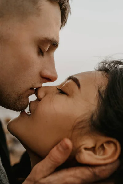 Portrait Beautiful Couple Love Tender Kiss — Stock Photo, Image