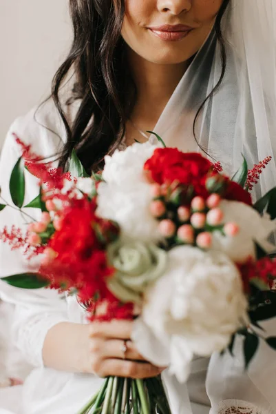 Buket Mekar Tangan Pengantin Wanita — Stok Foto