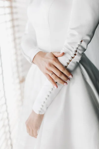 Anello Nuziale Sulla Mano Della Sposa — Foto Stock