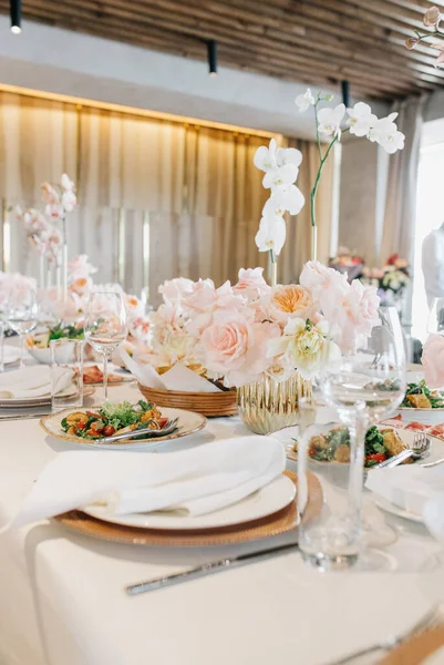 Indah Pengaturan Meja Untuk Perayaan Pernikahan Restoran — Stok Foto