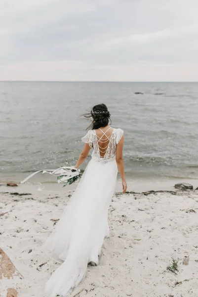 Наречена Богемній Весільній Сукні — стокове фото