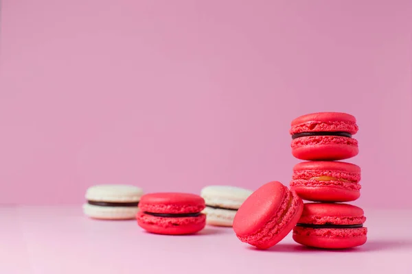 Beaux Desserts Colorés Macarons Français Sur Fond Rose — Photo