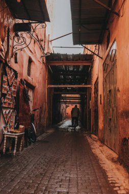 Marakeş sokaklarında yaşayanlar