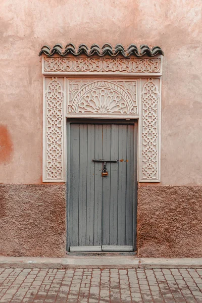 Παλιά πόρτα στην πόλη του Μαρακές — Φωτογραφία Αρχείου