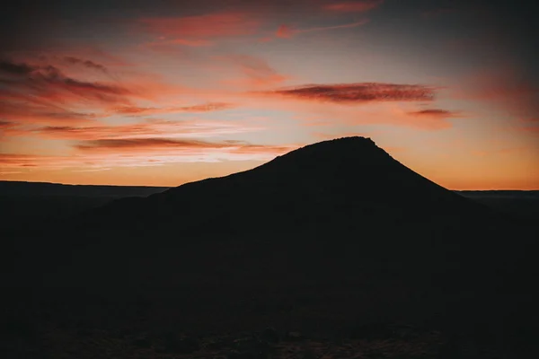 Napkelte között a sivatagi hegyek Marokkó — Stock Fotó