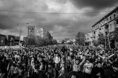 Bir protesto Mart Arshakunyats ave., Erivan, 22 Nisan 2018.