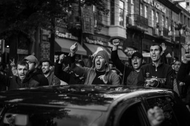 Protestocular üzerinde Abovyan st., çevre Cumhuriyet Meydanı, Erivan, 22 Nisan 2018