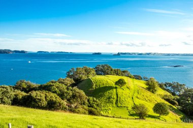 taş ve kum plaj sahil şeridine