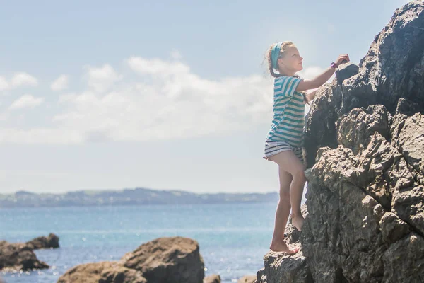 Outdoor portrait of young caucasian child girl — Stock Photo, Image