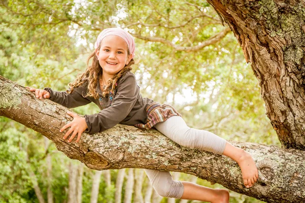 Souriant enfant fille — Photo