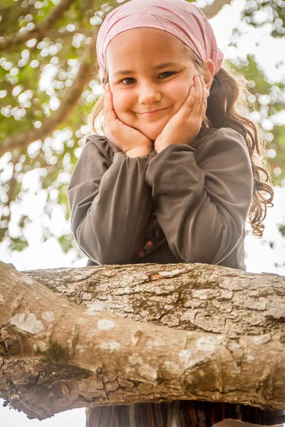 Menina sorrindo criança — Fotografia de Stock