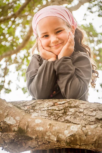 Menina sorrindo criança — Fotografia de Stock