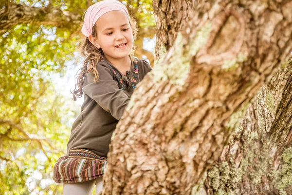 Menina sorrindo criança — Fotografia de Stock