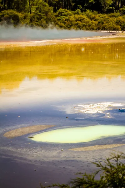 Геотермальная зона Вай-о-Тапу — стоковое фото