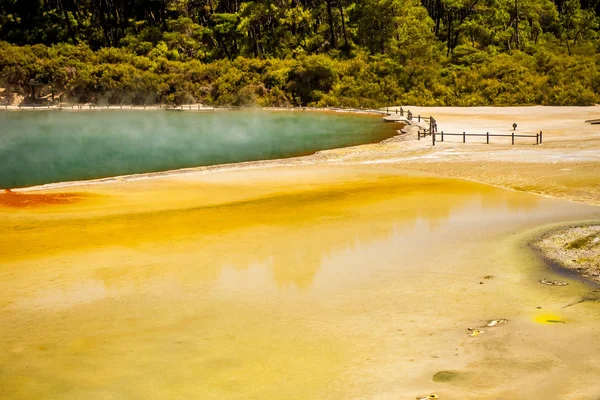 Área geotérmica de Wai-o-Tapu — Fotografia de Stock