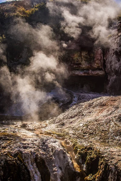 Orakei korako geotermal Долина — стокове фото