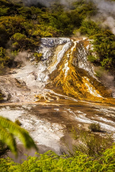 Orakei korako geotermal vallei — Stockfoto