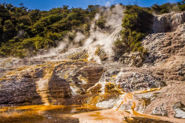 Orakei korako geotermal údolí — Stock fotografie