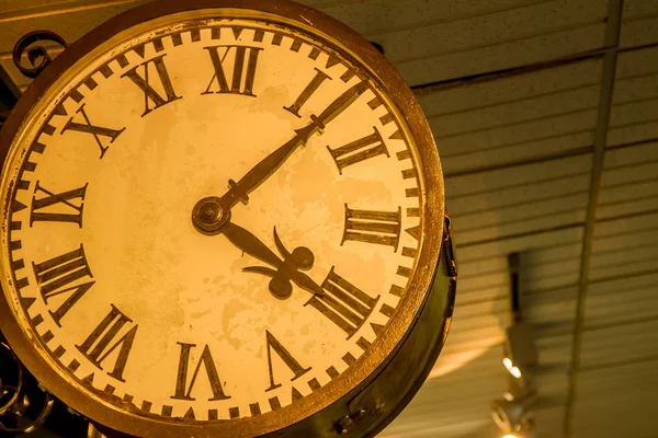 Reloj analógico Vintage —  Fotos de Stock