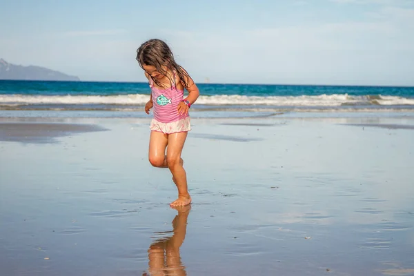 Menina criança feliz — Fotografia de Stock