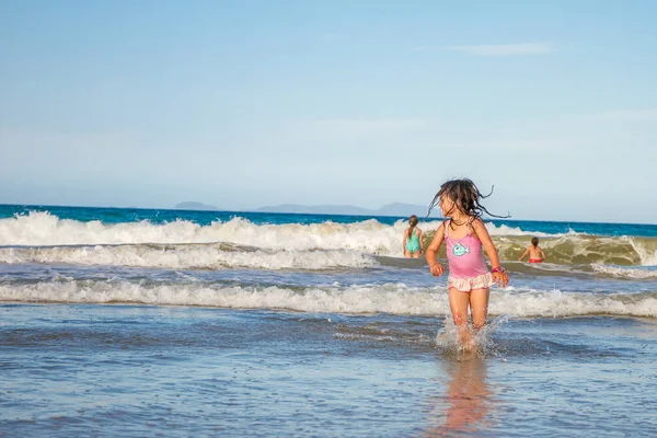 Niña feliz —  Fotos de Stock